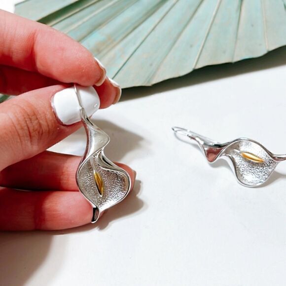 Silver flower earrings #136 - Picture 2 of 2